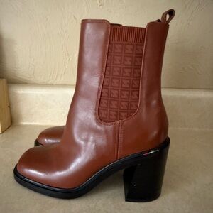 Like New brown Sarto Franco Women’s Paula leather squared toe boots size 6‎